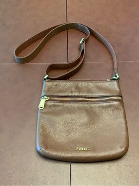 Fossil Pebbled Leather Crossbody Bag – Style ZB6779